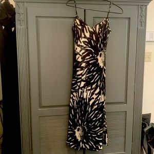 Cute black and tan midi.